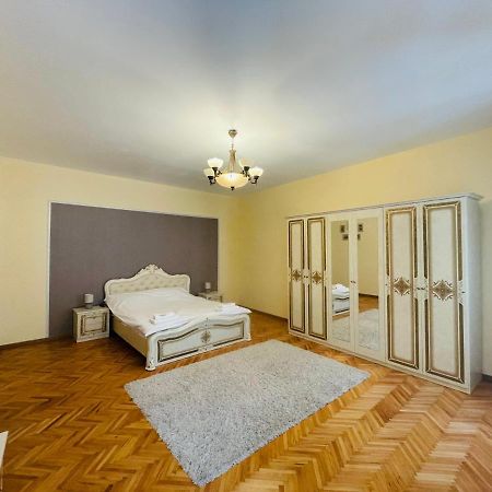 Londof Schei Apartments - Downtown บราชอฟ ภายนอก รูปภาพ